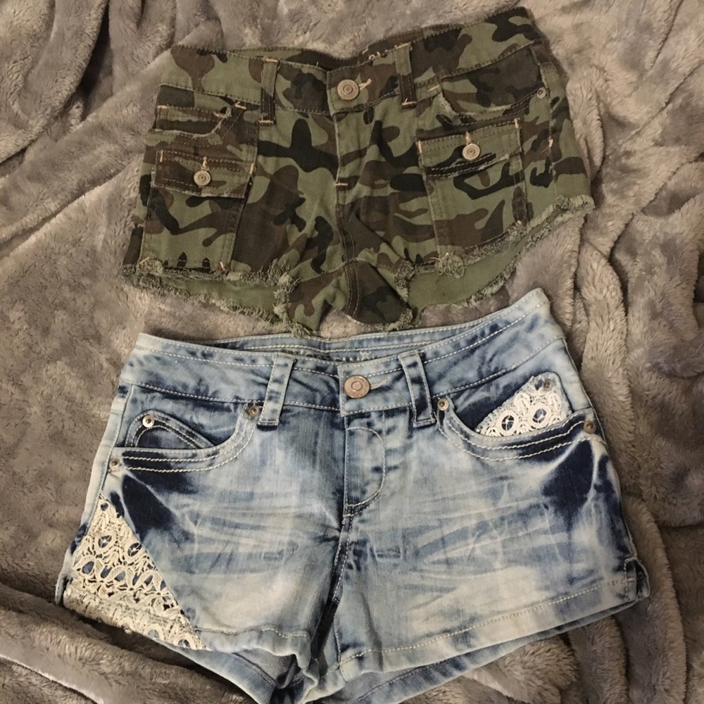 Like New! Almost Famous shorts